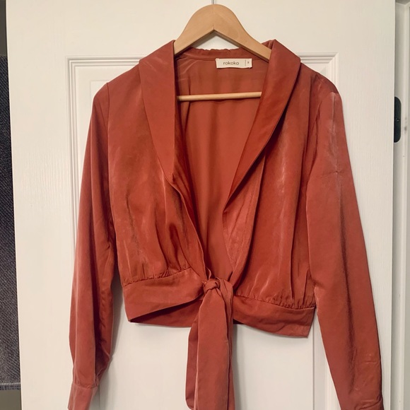 Rokoko wrap satin top with tie. Size small. - Picture 4 of 4